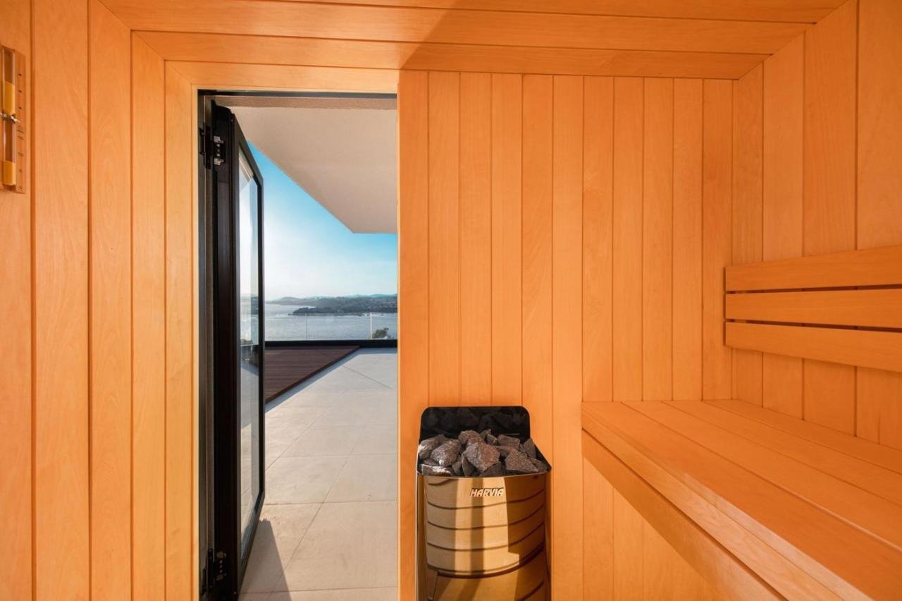 Repräsentative Villa mit Wellnessbereich und Blick auf das Meer und die Inseln, Podstrana