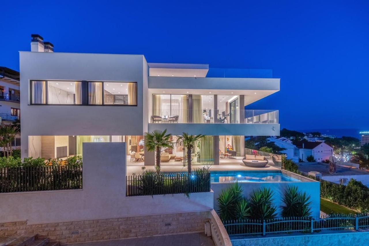 Repräsentative Villa mit Wellnessbereich und Blick auf das Meer und die Inseln, Podstrana