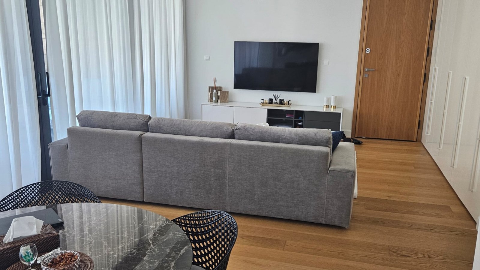Geräumiges 3+1-Zimmer, größtes Casino im Mittelmeer, 3 Badezimmer