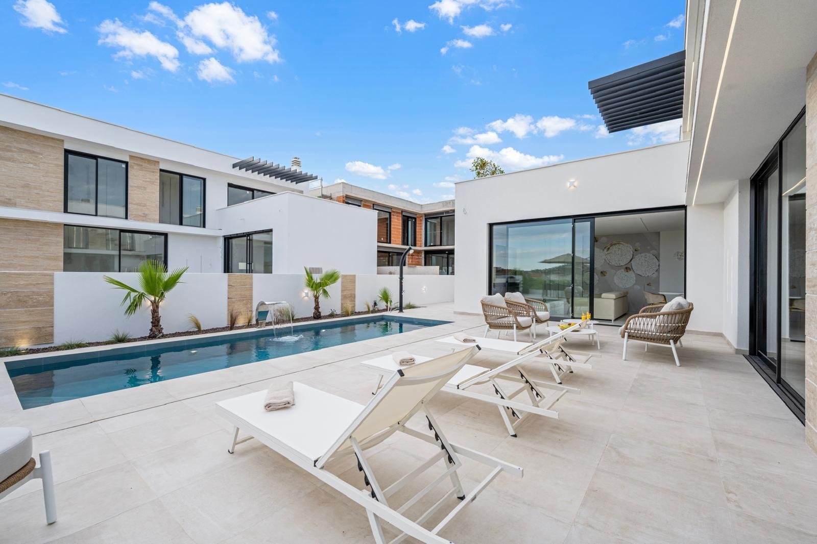 Moderne Luxusvilla mit Pool und Meerblick in Tribunj
