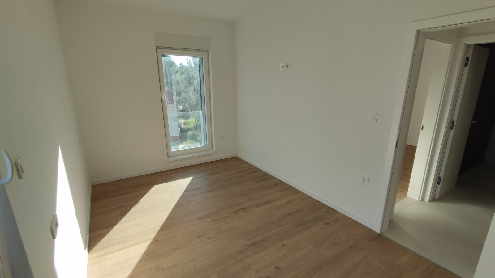 Luxuriöse Maisonette-Wohnung mit Dachterrasse, nur 100 m vom Meer entfernt in Vodice, Srima