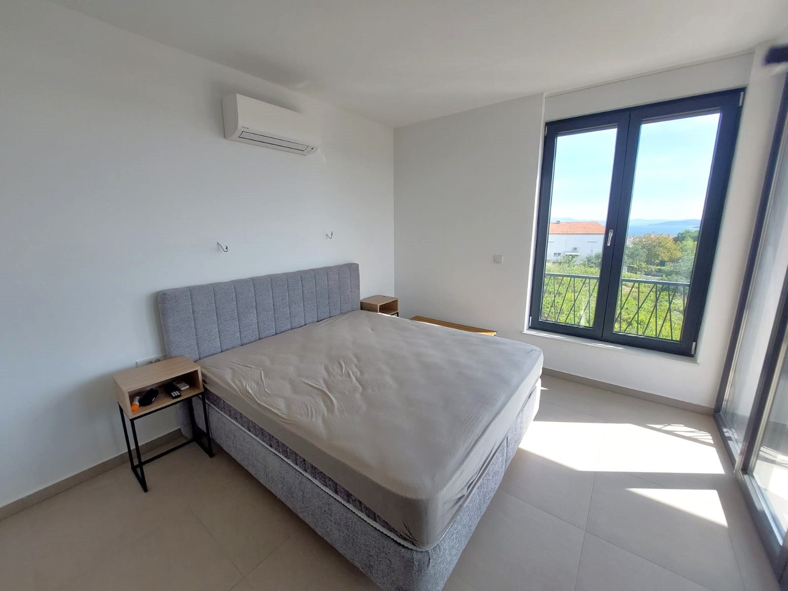 Luxuriöses Doppelhaus mit Swimmingpool und Panoramablick auf das Meer in Vodice