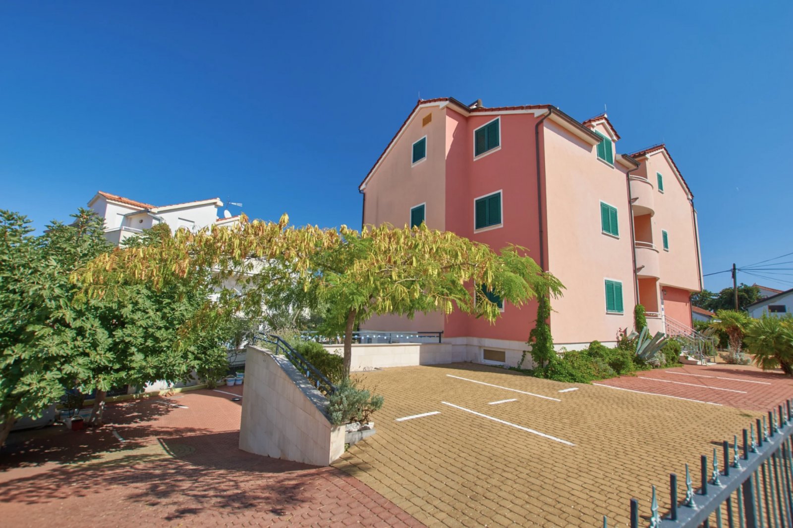 Komfortables Minihotel mit Gästehaus, Investitionspotenzial am Meer, Vodice