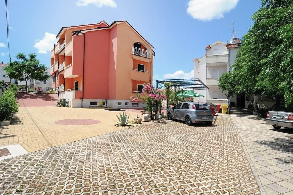 Komfortables Minihotel mit Gästehaus, Investitionspotenzial am Meer, Vodice