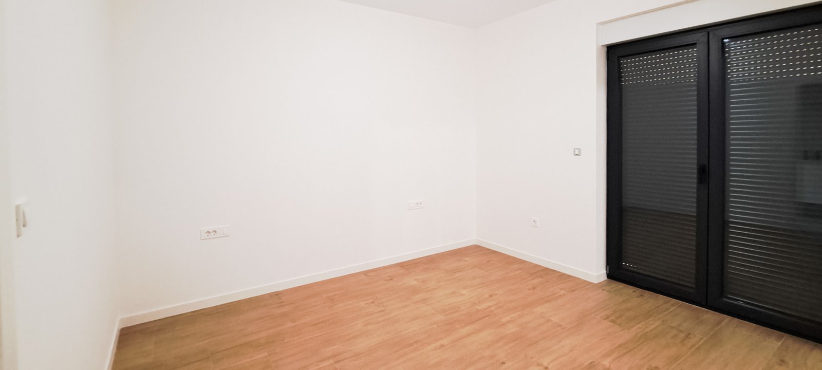 Premium-Apartment nur 50 m vom Meer entfernt, Dachterrasse → Privlaka