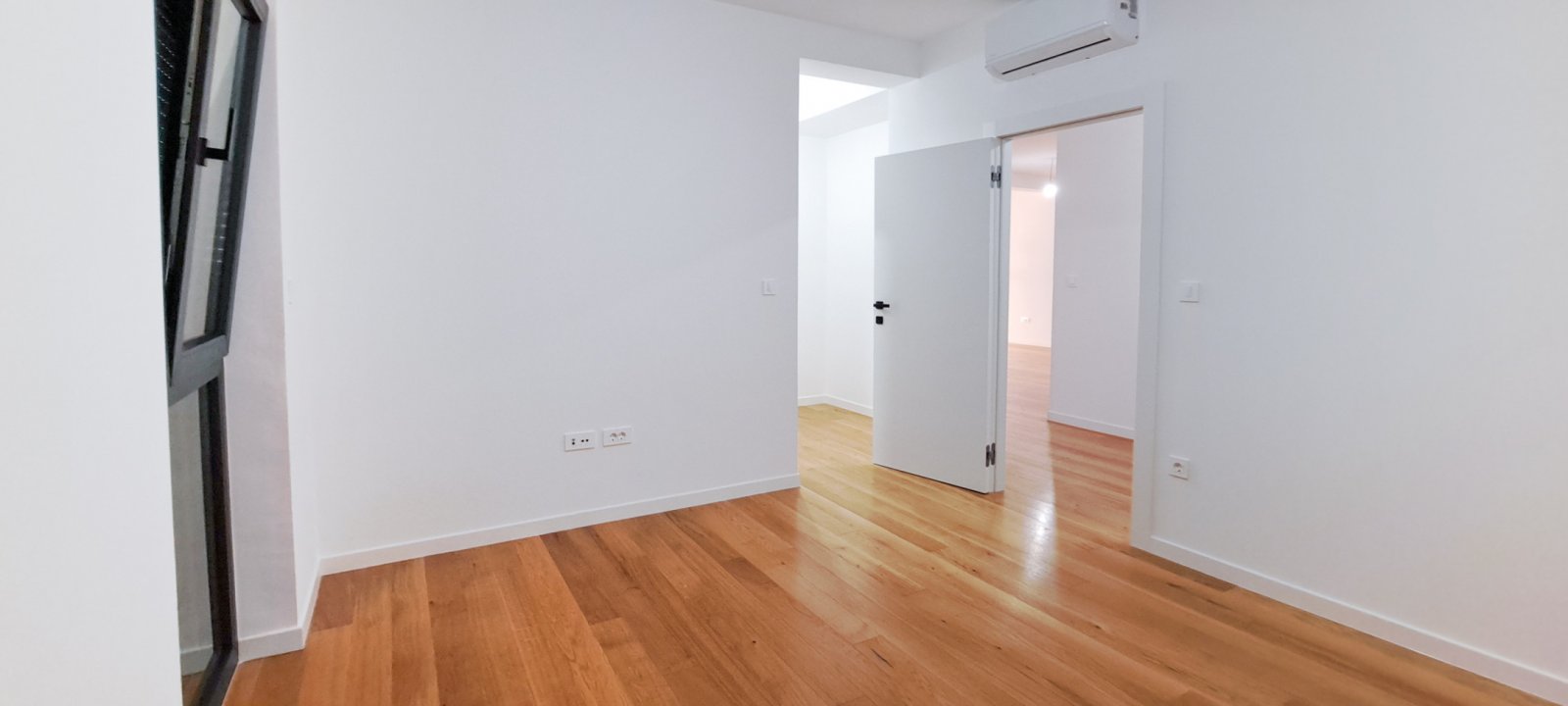 Premium-Apartment nur 50 m vom Meer entfernt, Dachterrasse → Privlaka
