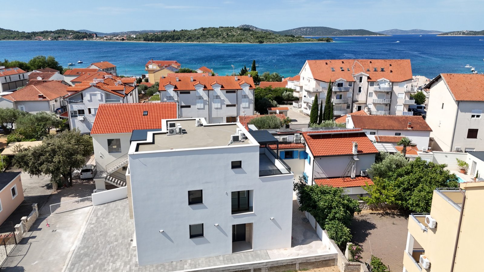 Luxuriöses Doppelhaus, 300 m vom Strand entfernt mit Meerblick, Srima bei Vodice, Kroatien