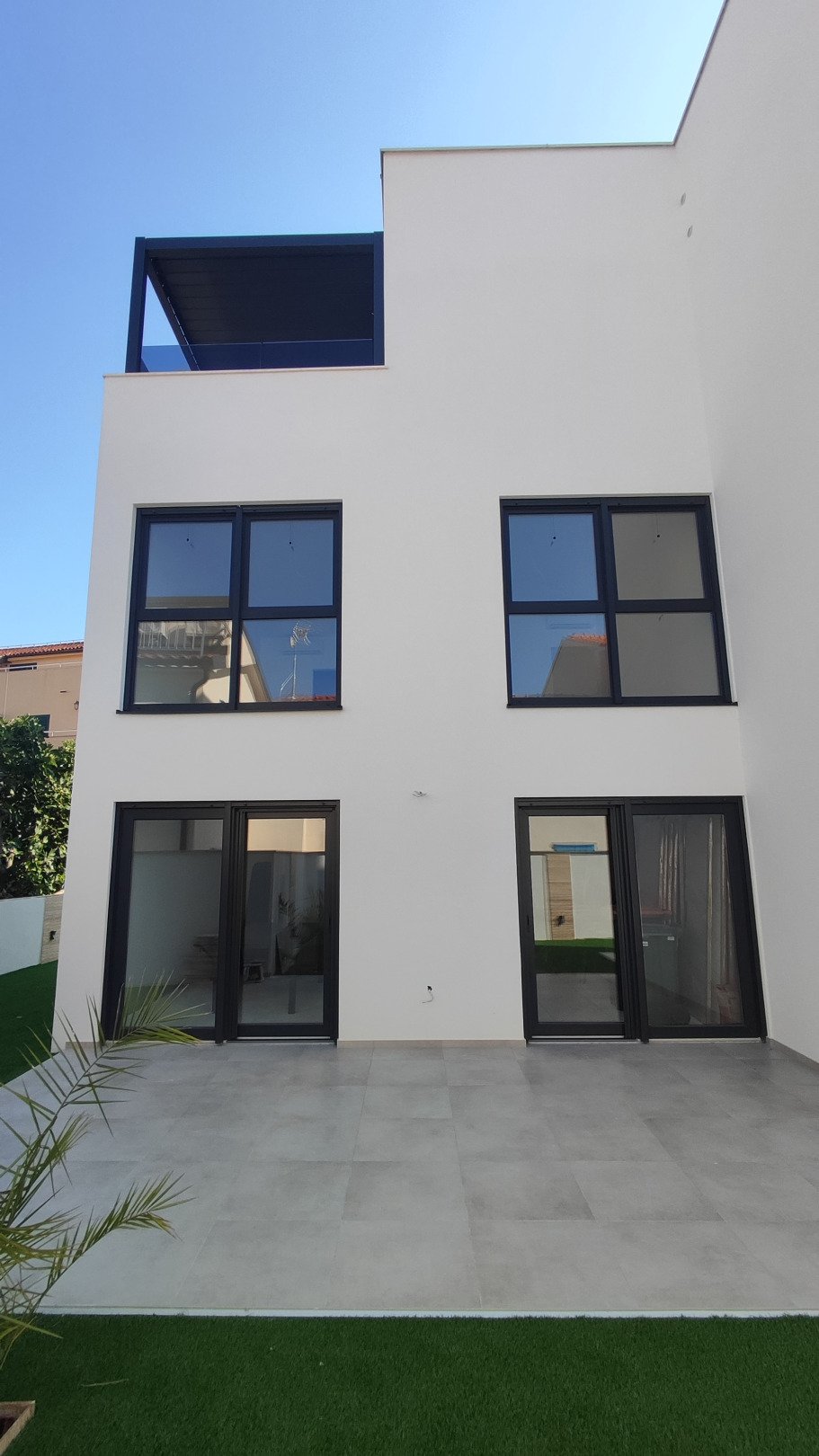 Modernes dreistöckiges Haus mit Meerblick, nur 300 Meter vom Strand entfernt, Vodice, Srima