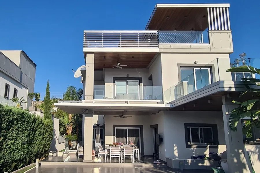 Freistehende Villa in Agios Tychonas, Limassol