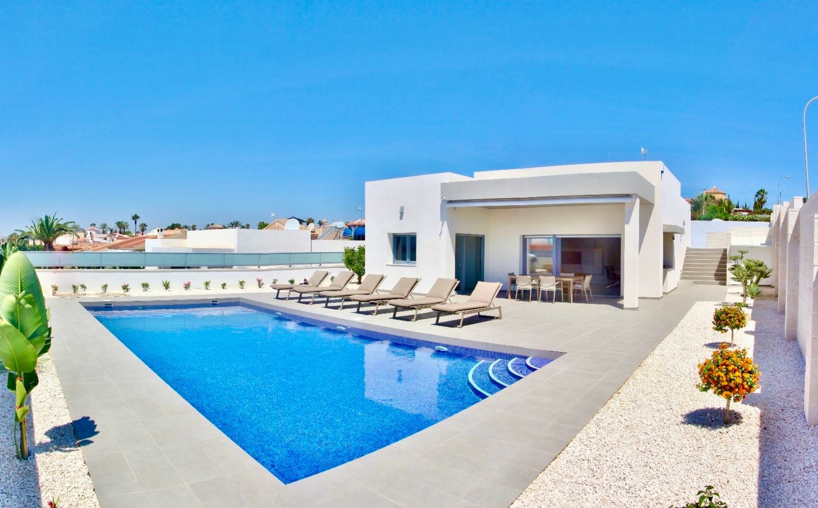 Modernes Haus mit Pool, ruhige Lage in Rafal