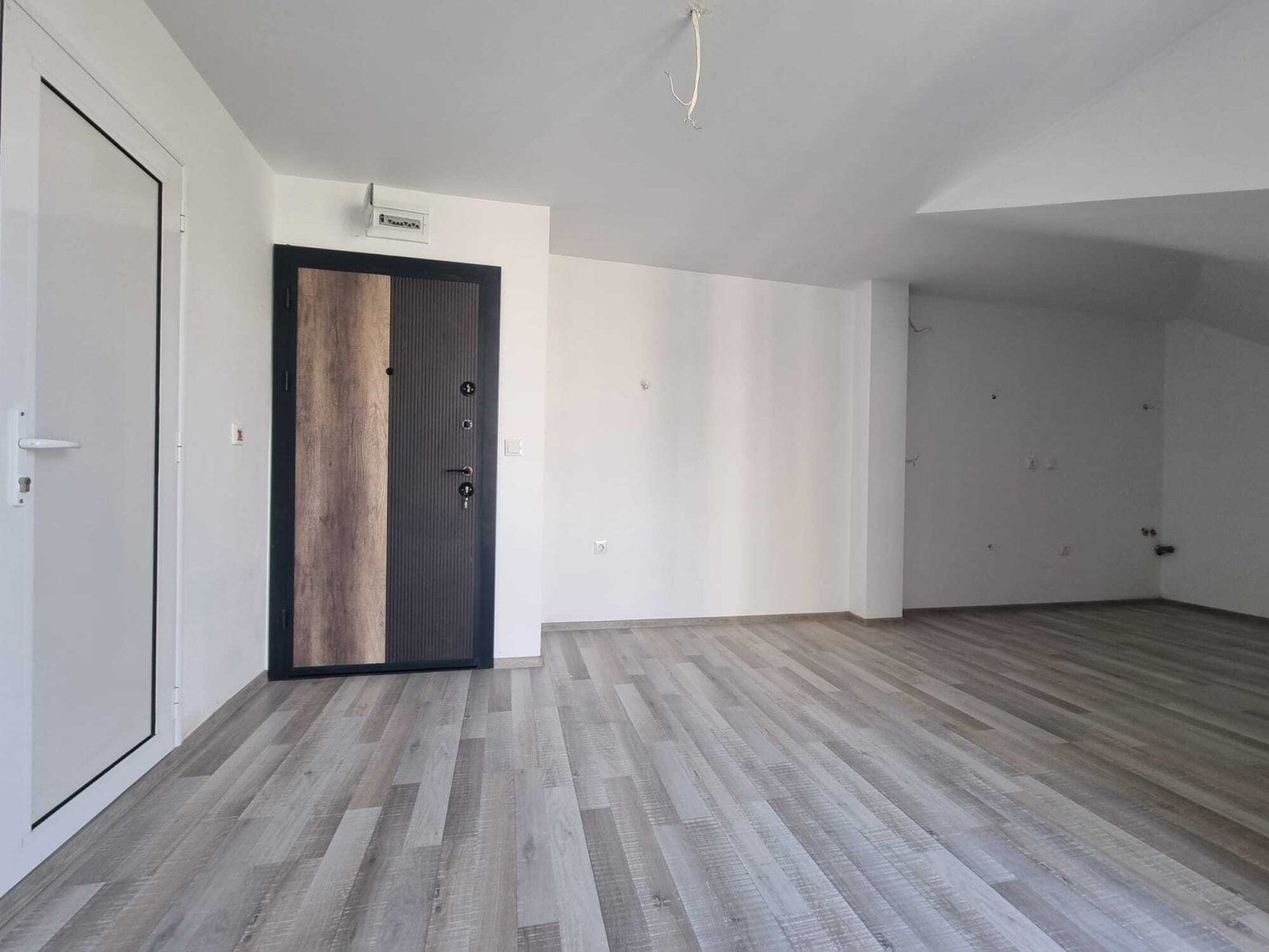 Appartamento nuovo con 2 camere non arredato nel complesso Villa Venezia