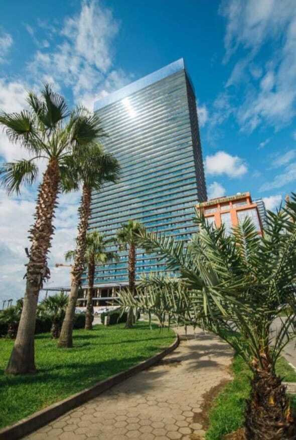 Studio luminoso con vista sul mare e sul parco nel Orbi Beach Tower, Batumi, Georgia – appartamento completamente arredato vicino alla spiaggia