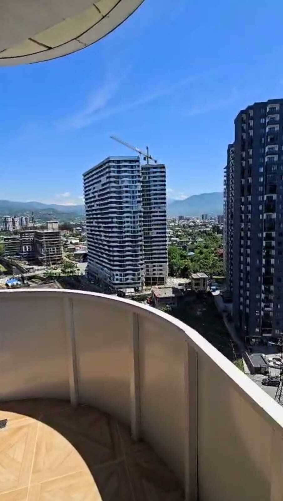 Appartamento di 2 locali appena rinnovato nel White House, Batumi, Georgia – appartamento al piano alto con vista mare e montagna