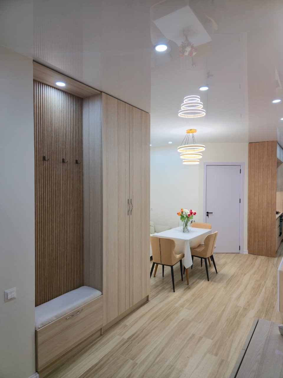 Appartamento di 2 locali appena rinnovato nel White House, Batumi, Georgia – appartamento al piano alto con vista mare e montagna