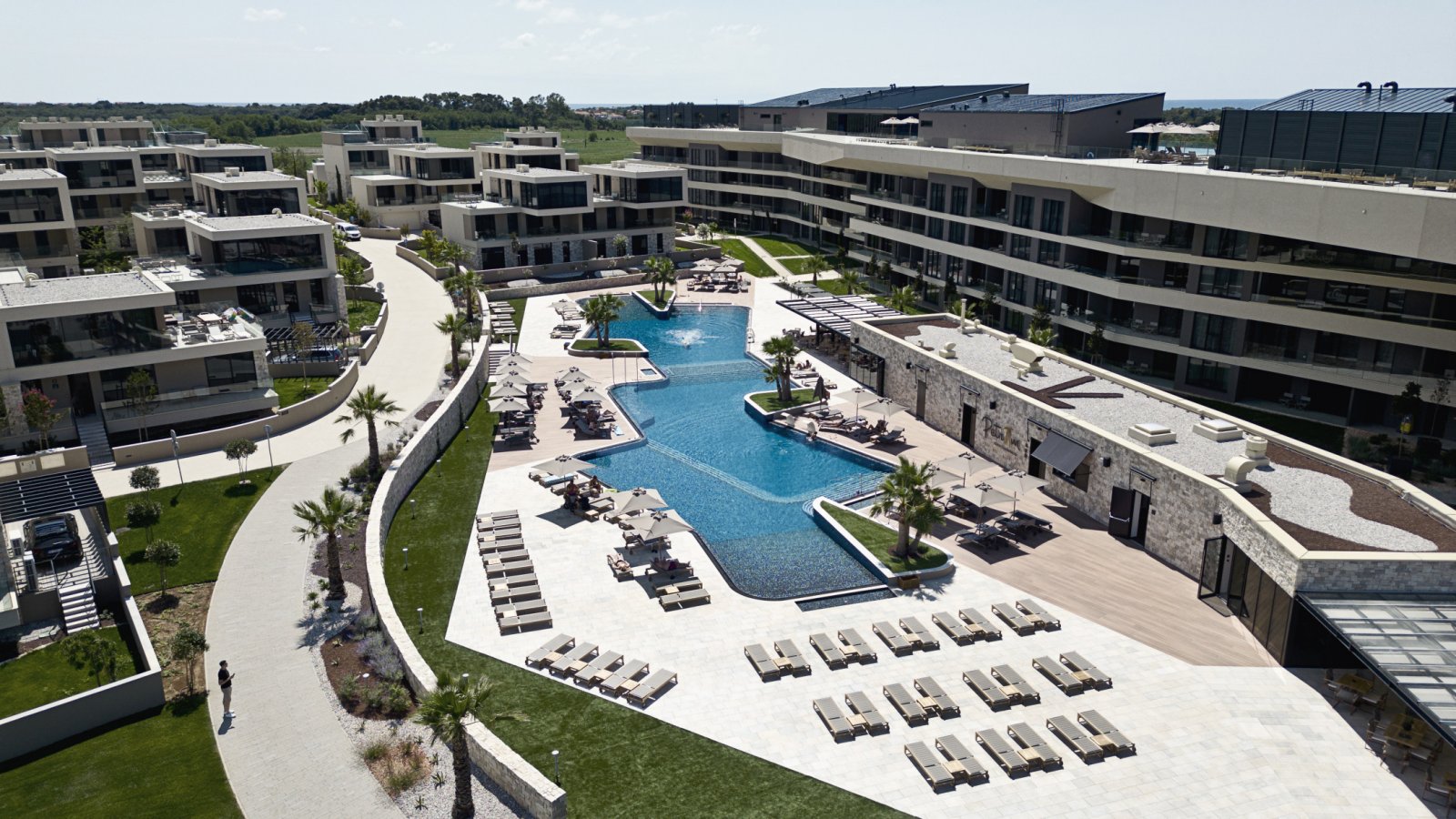 Luxuriöses Apartment mit Terrasse, 200 m vom Meer entfernt, in einem renommierten Ferienort in Savudrija, Kroatien.
