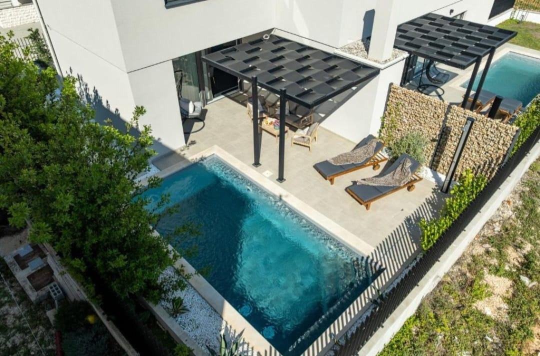 Modernes Doppelhaus mit privatem Pool, 40 m vom Meer entfernt, Privlaka, Kroatien