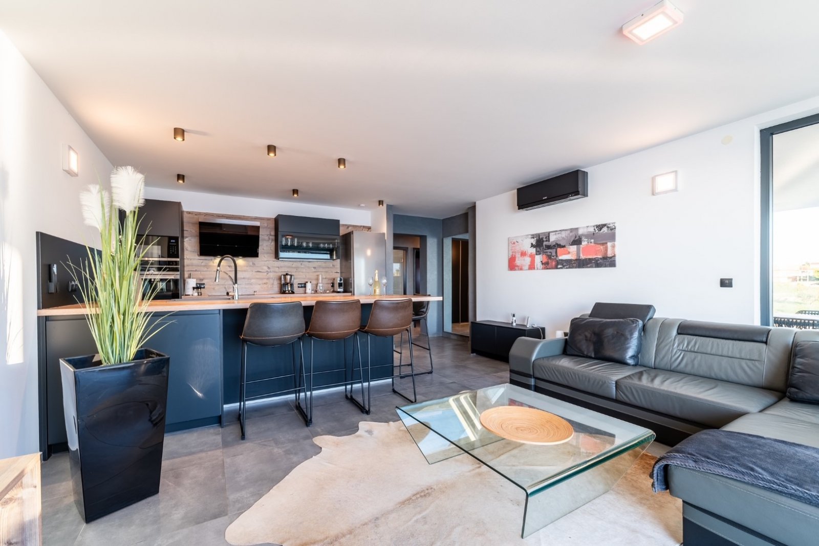 Luxuriöse Ferienwohnung in erster Strandreihe mit beheiztem Pool, Privlaka, Kroatien