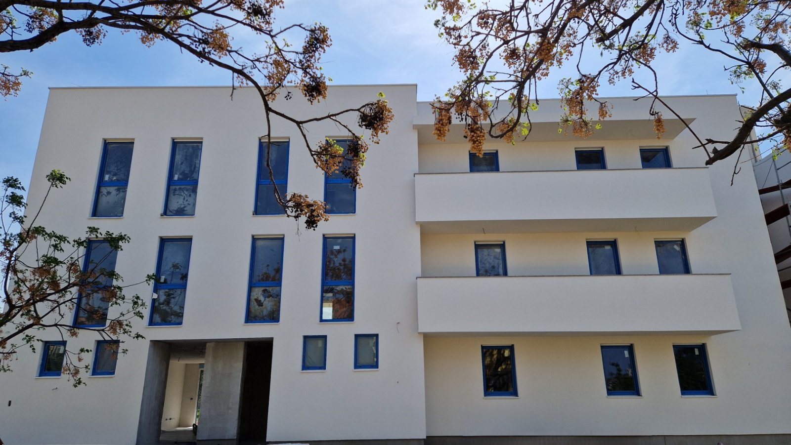 Luxuriöses dreistöckiges Apartment mit Swimmingpool und Dachterrasse, 65 m vom Meer entfernt, Privlaka, Kroatien