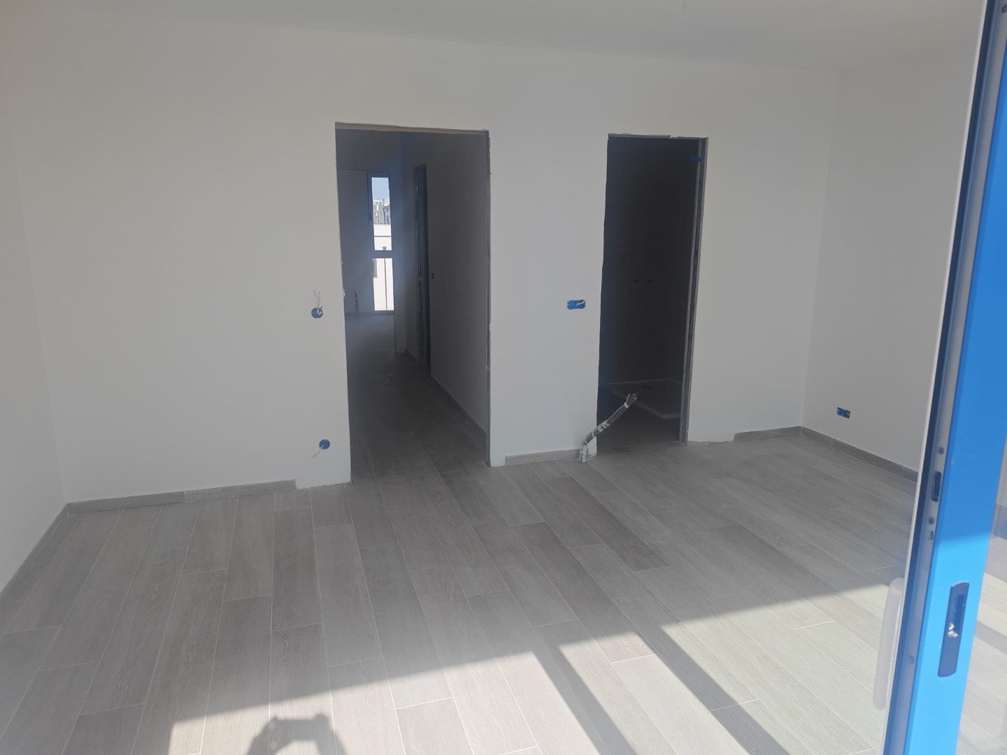 Luxuriöses dreistöckiges Apartment mit Swimmingpool und Dachterrasse, 65 m vom Meer entfernt, Privlaka, Kroatien