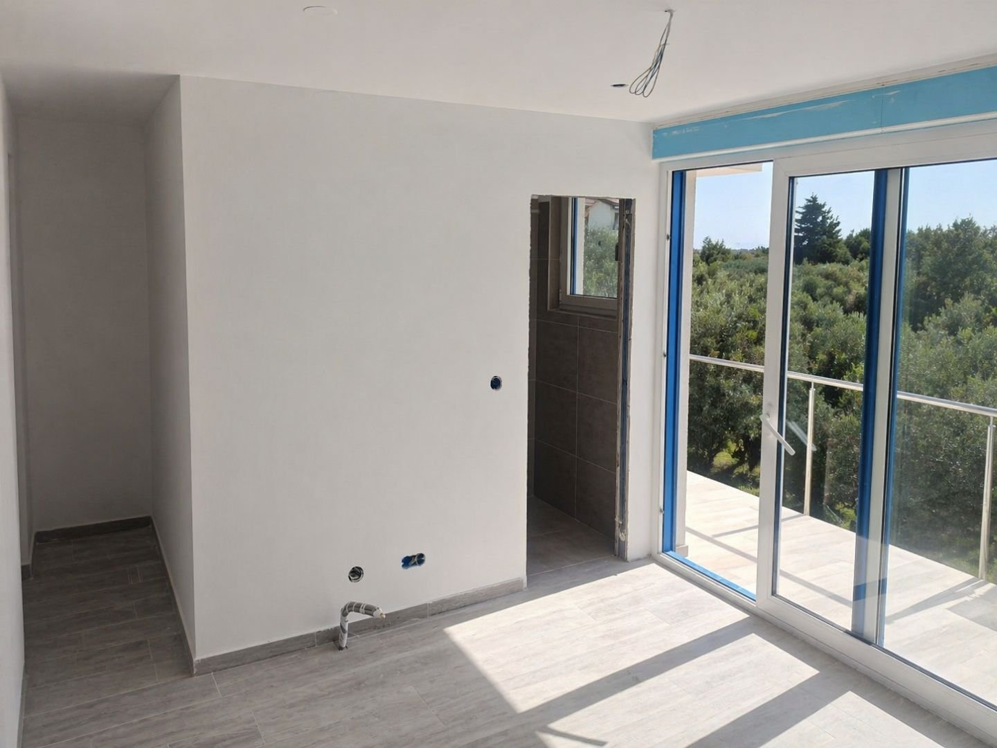Luxuriöses dreistöckiges Apartment mit Swimmingpool und Dachterrasse, 65 m vom Meer entfernt, Privlaka, Kroatien
