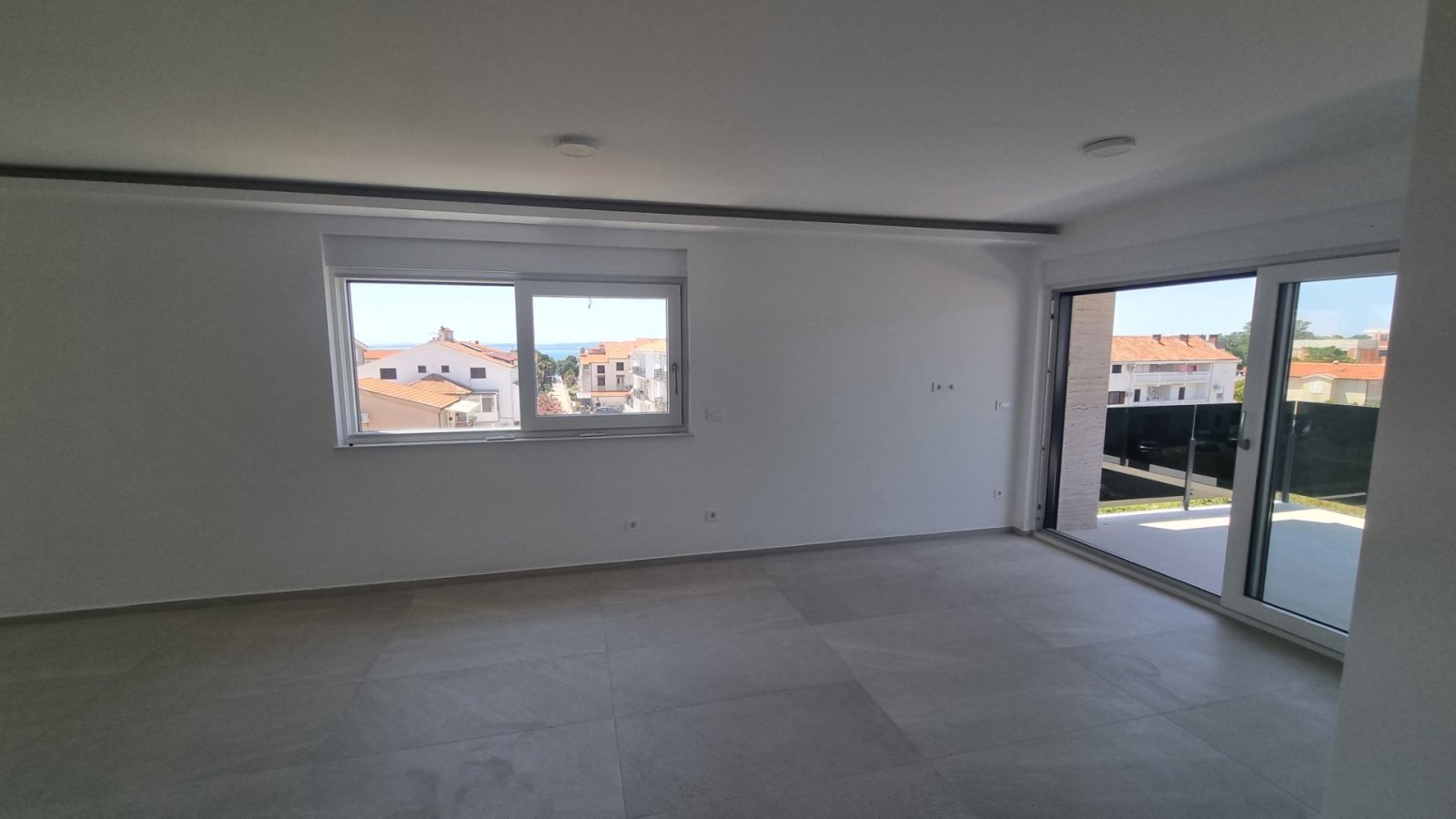 Luxuriöses Penthouse mit Dachterrasse und Meerblick, 140 m vom Strand entfernt, Privlaka, Kroatien