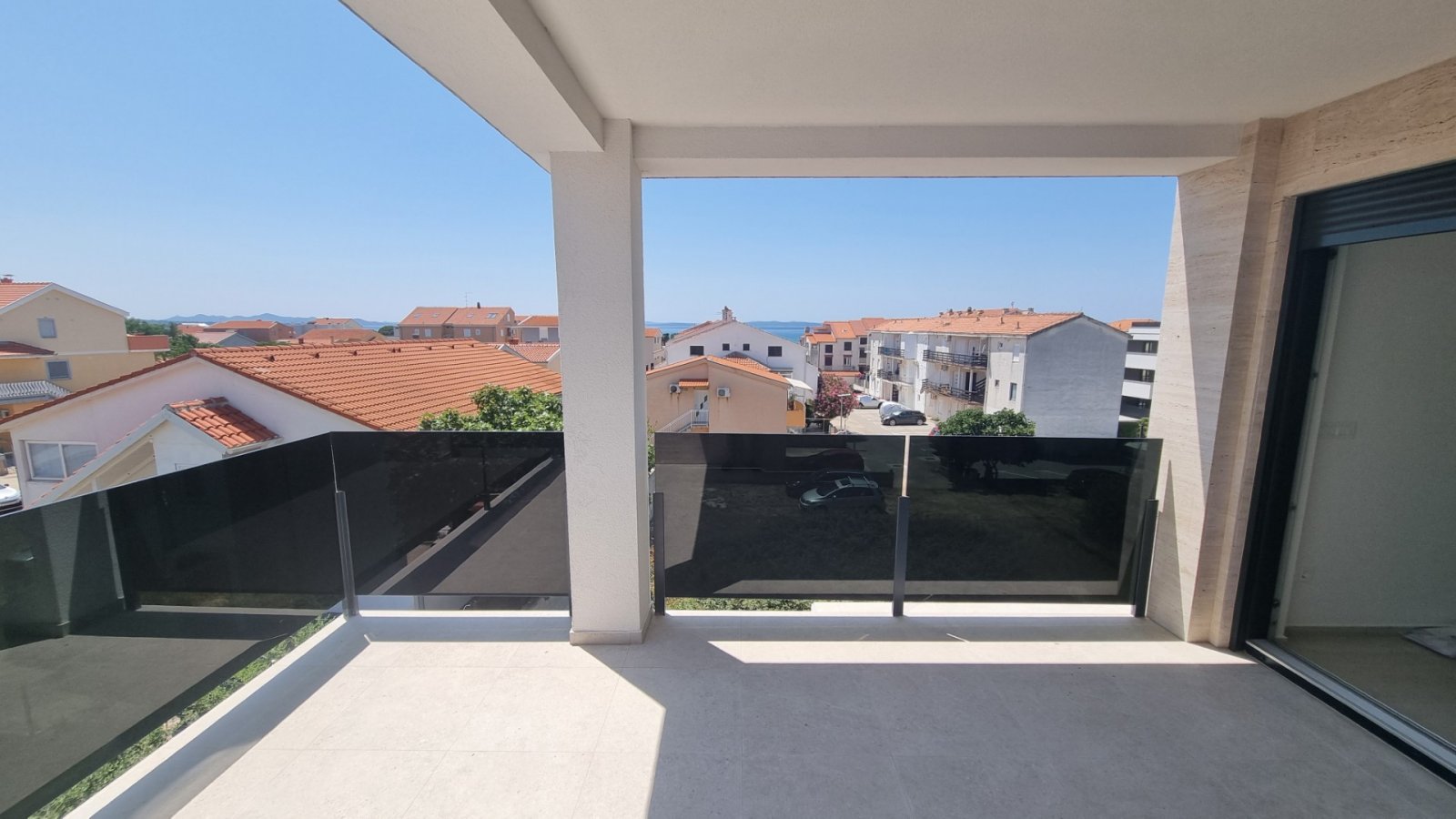 Luxuriöses Penthouse mit Dachterrasse und Meerblick, 140 m vom Strand entfernt, Privlaka, Kroatien