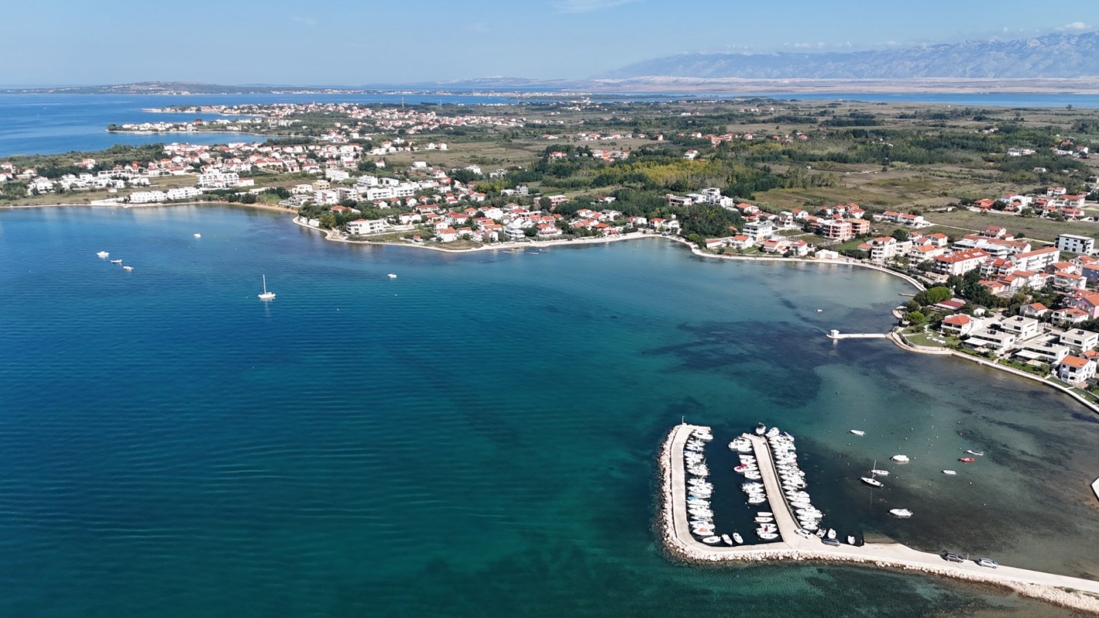 Modernes Apartment mit Meerblick, 100 m vom Strand entfernt, Privlaka, Kroatien