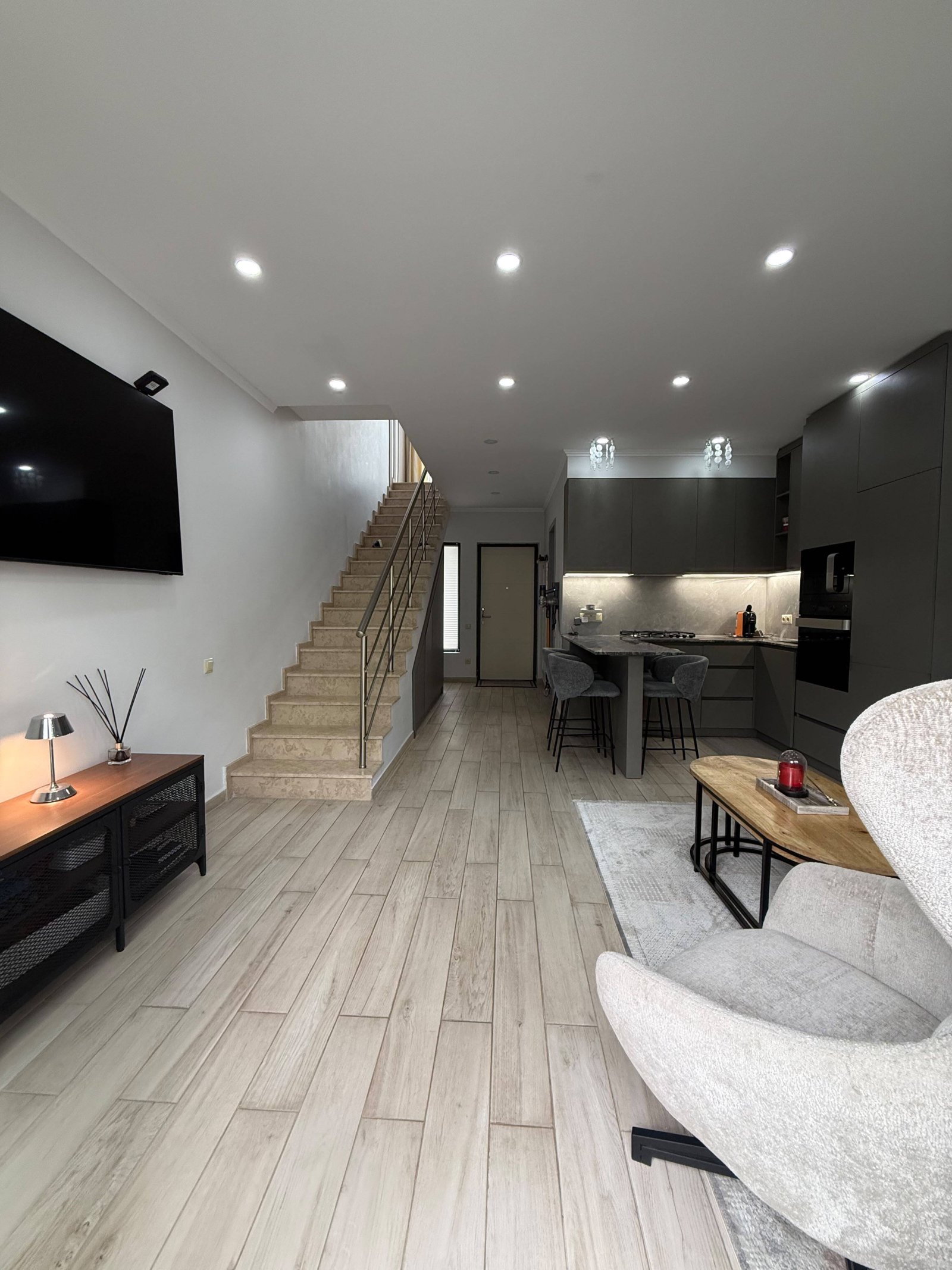 Bellissimo attico con due camere da letto a Batumi, Georgia – Casa recentemente ristrutturata con giardino privato nel Polo Village