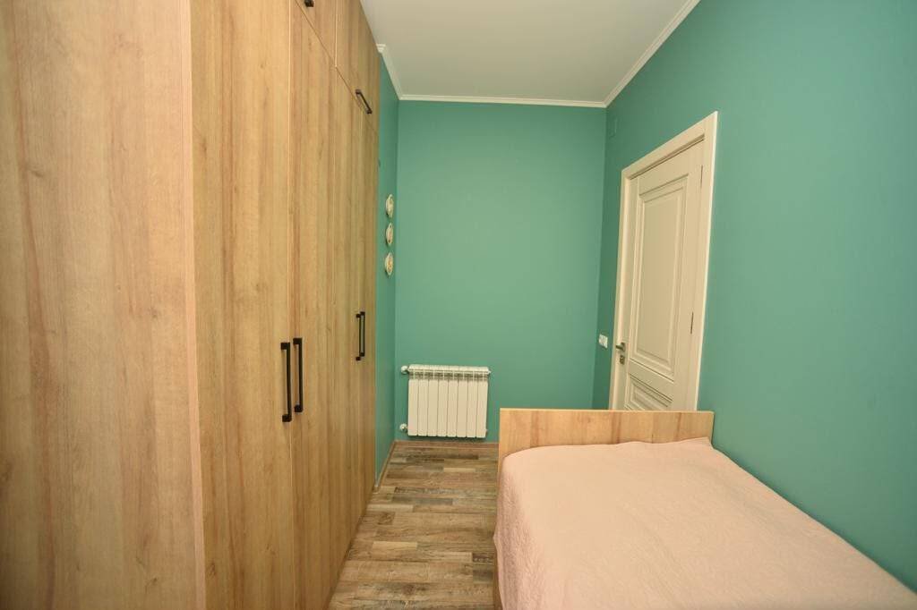 Ampio appartamento angolare a Batumi, Georgia – Due camere da letto, soggiorno separato, vista sulle montagne e parcheggio