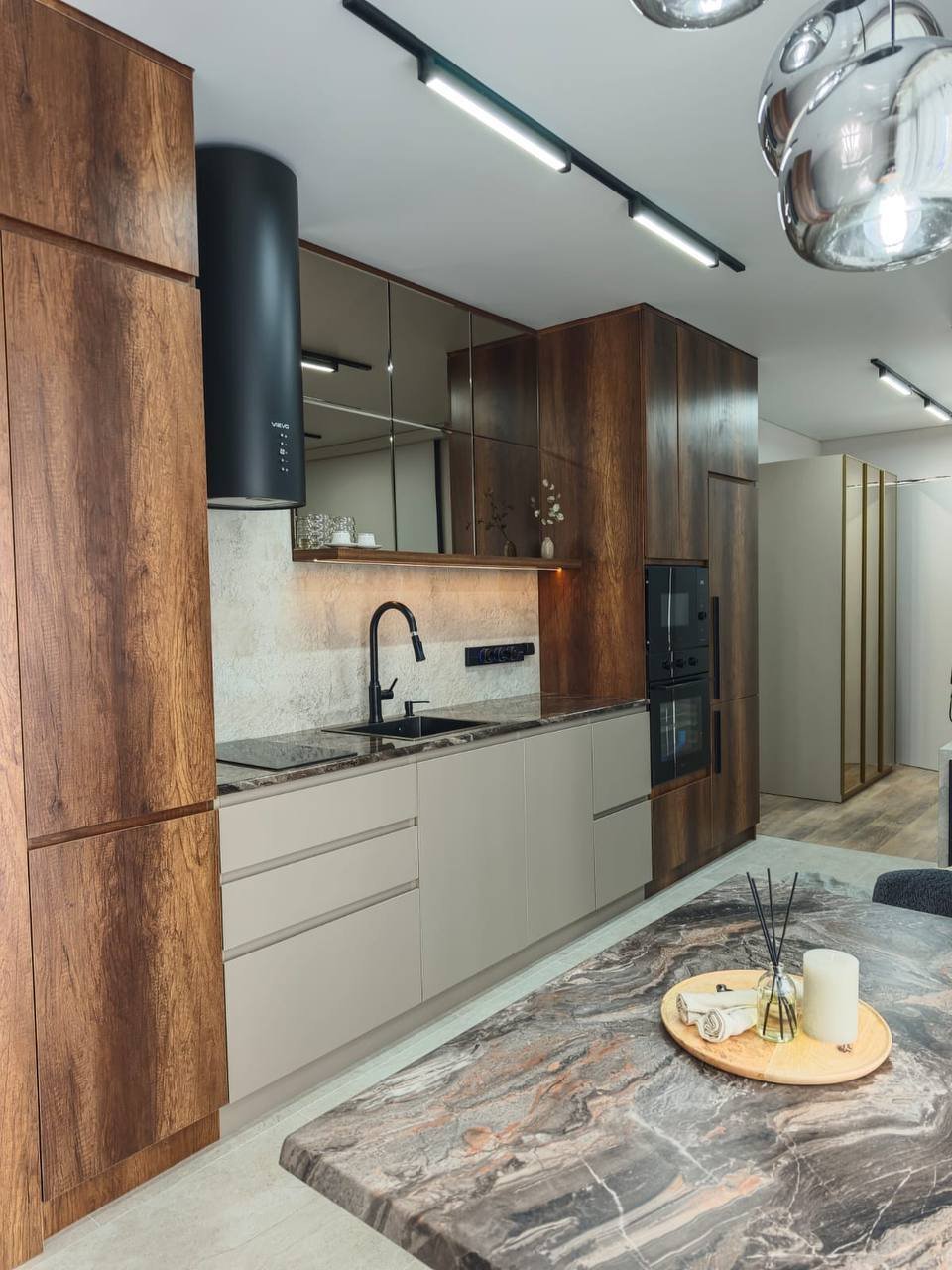 Moderna appartamento con 3 camere da letto con vista mare sul New Boulevard a Batumi, Georgia – Appartamento completamente arredato in alto piano
