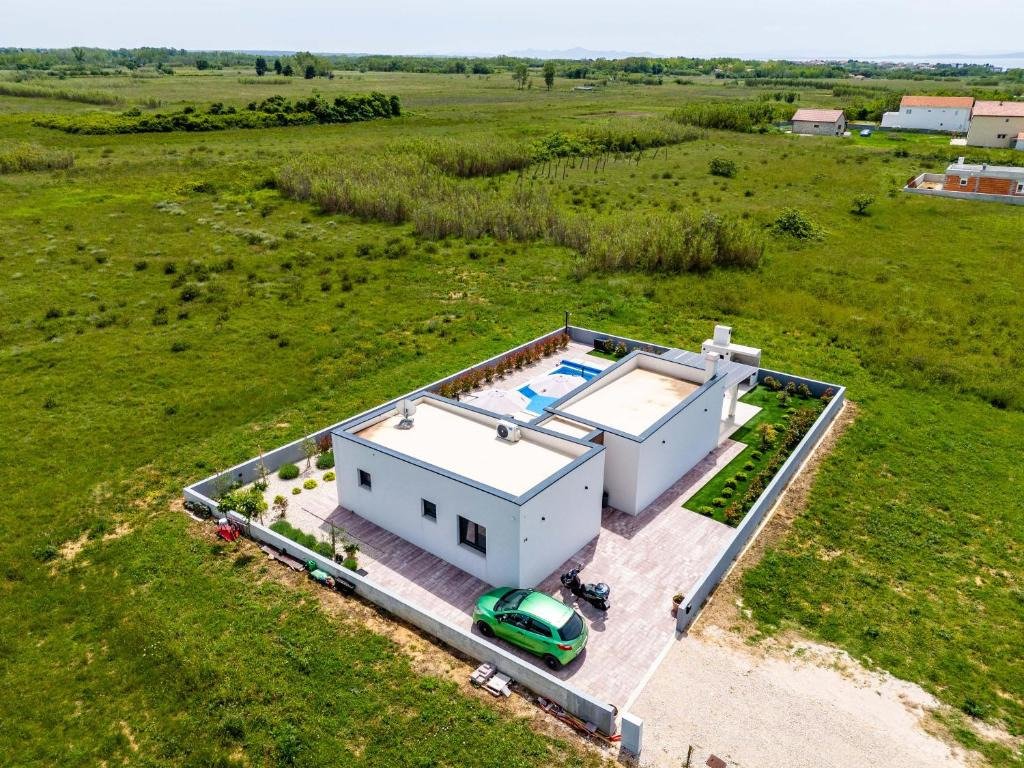 Elegante Villa mit privatem Pool und etablierter Vermietung, Privlaka, Kroatien