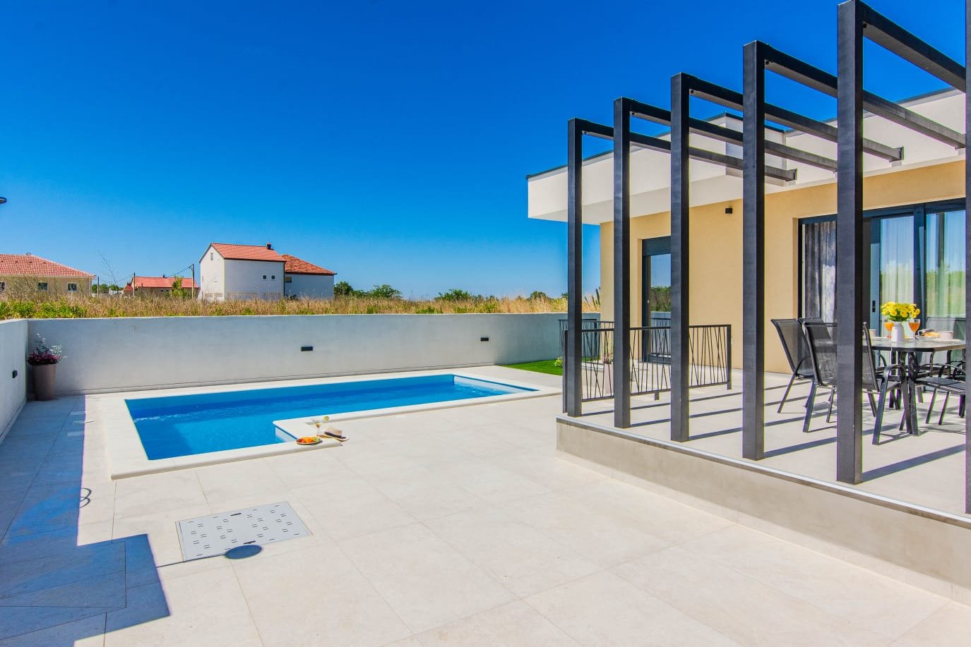 Villa mit Pool und etablierter Ferienvermietung, Privlaka, Kroatien