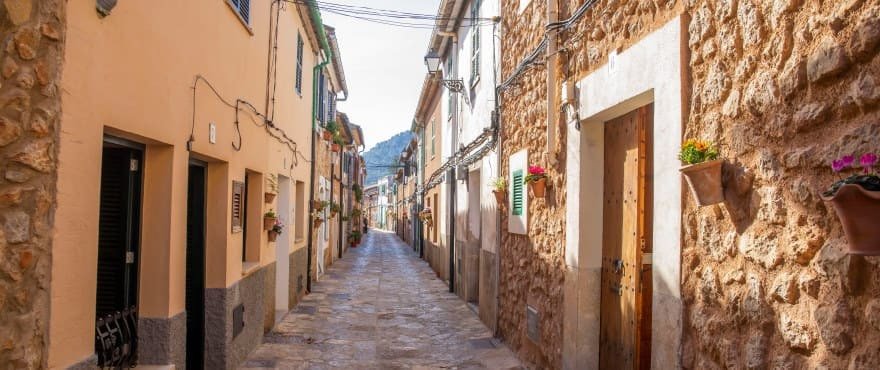 Vollständig möbliertes Musterhaus mit Garten in der Nähe von Tramuntana, Esporles, Mallorca