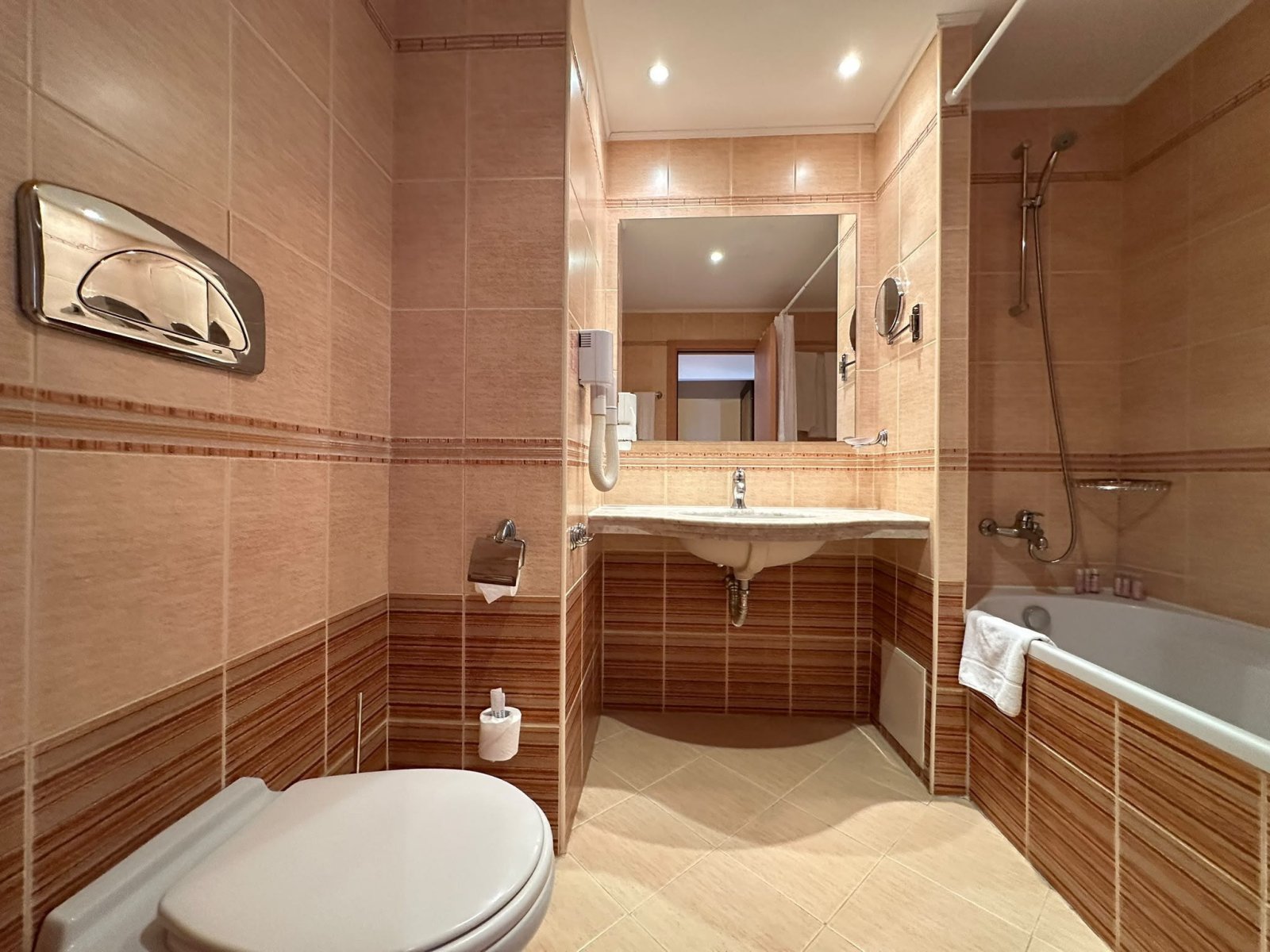 Appartamento con due camere nel complesso „Majestic Beach Resort“ con vista mare e piscina a Sunny Beach, Bulgaria.