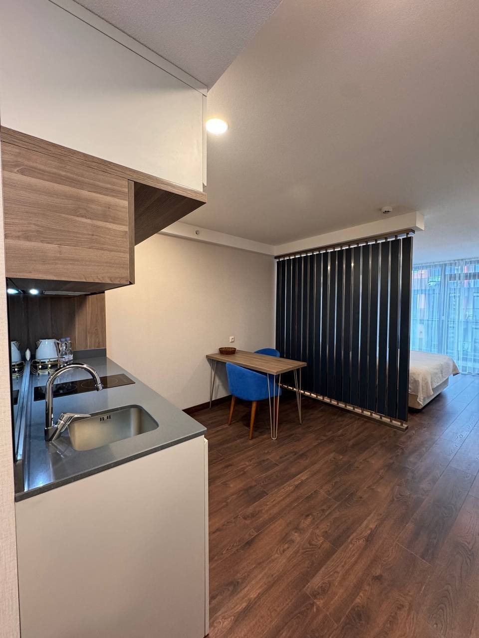 Grande monolocale in stile studio situato al piano alto a La Quinta, Batumi, Georgia – immobile completamente arredato vicino al mare