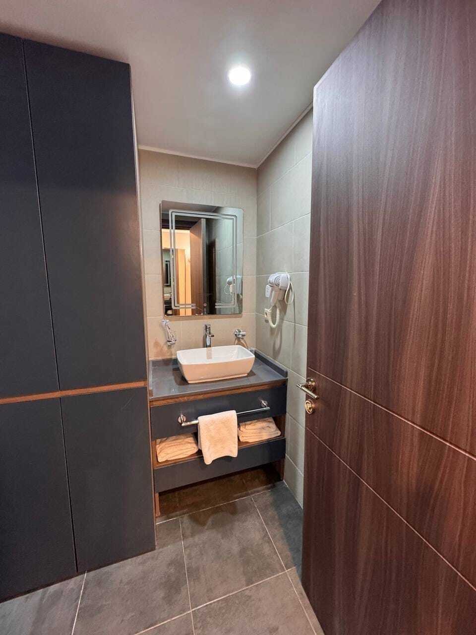 Grande monolocale in stile studio situato al piano alto a La Quinta, Batumi, Georgia – immobile completamente arredato vicino al mare