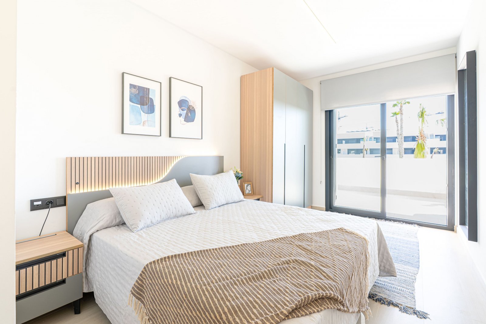 Modernes Apartment am Meer, Garten und Pool, Vera