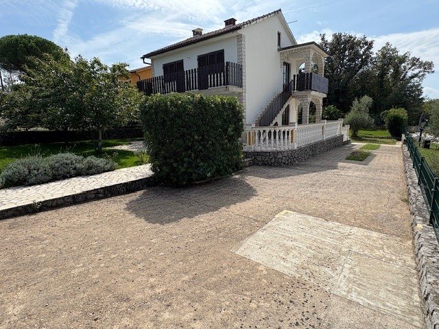Großzügiges Haus mit zwei Apartments und Meerblick, Malinska, Kroatien