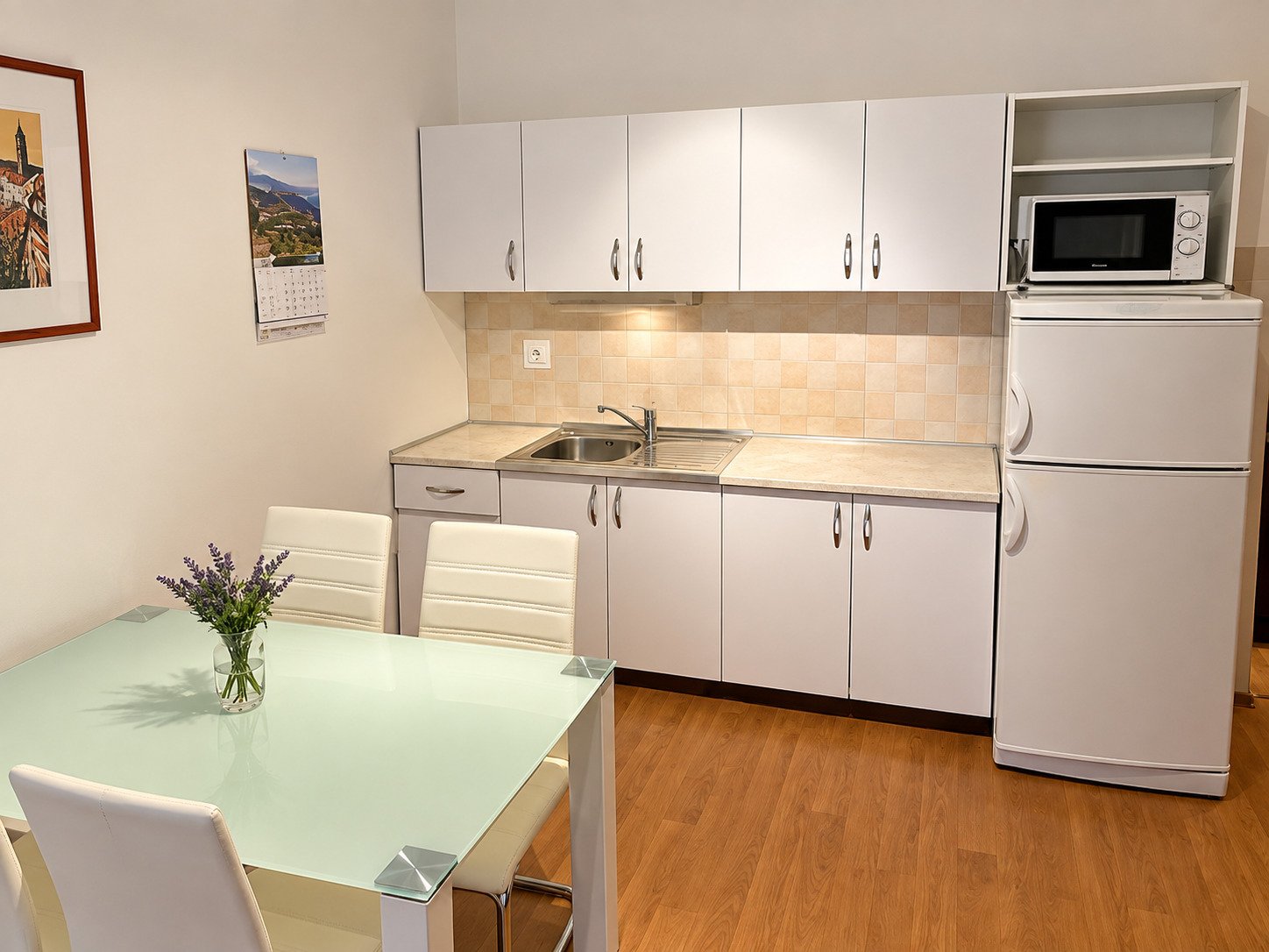 Großzügiges Haus mit drei Apartments, 400 m vom Meer entfernt, Čižići, Kroatien