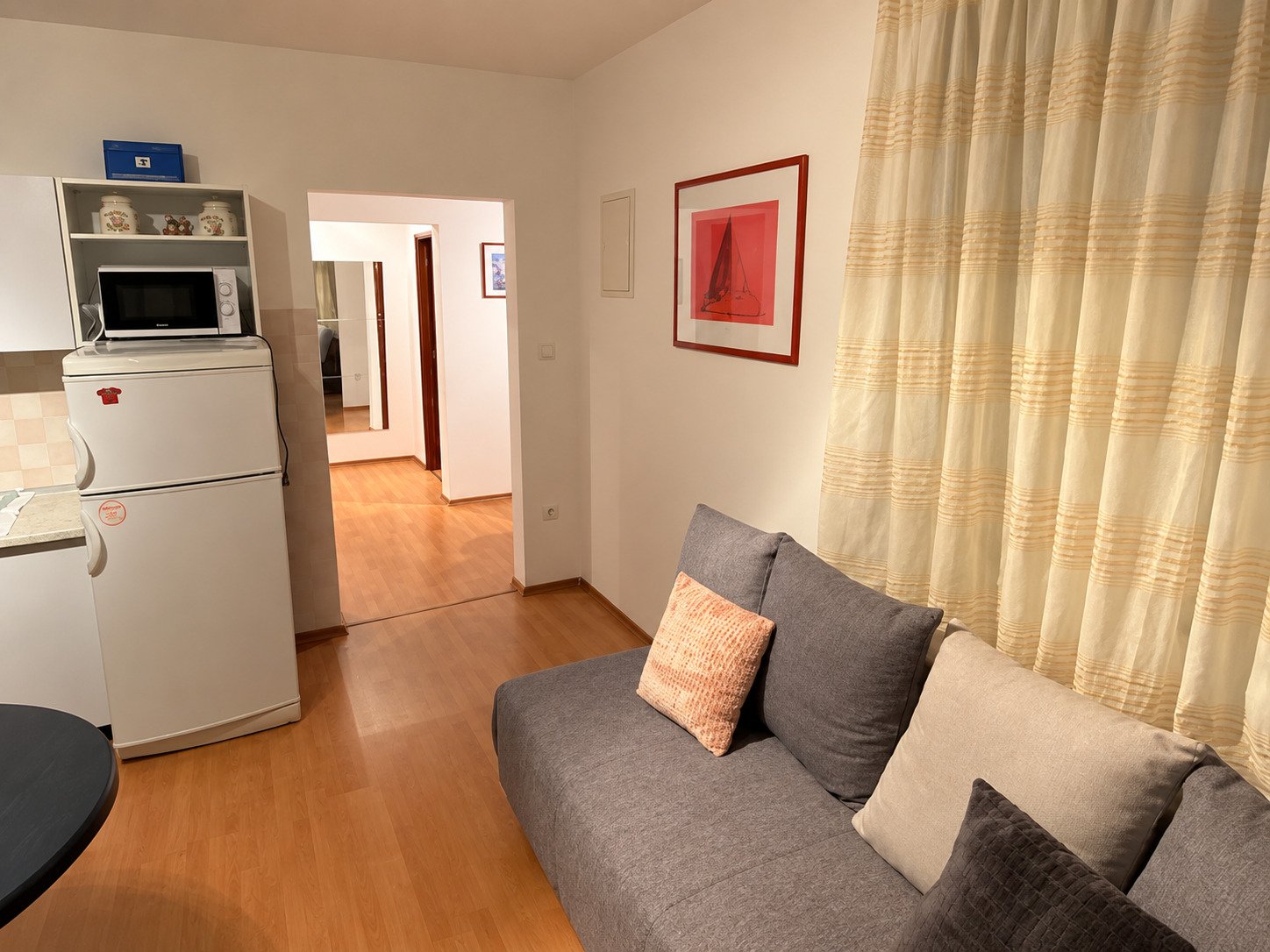 Großzügiges Haus mit drei Apartments, 400 m vom Meer entfernt, Čižići, Kroatien