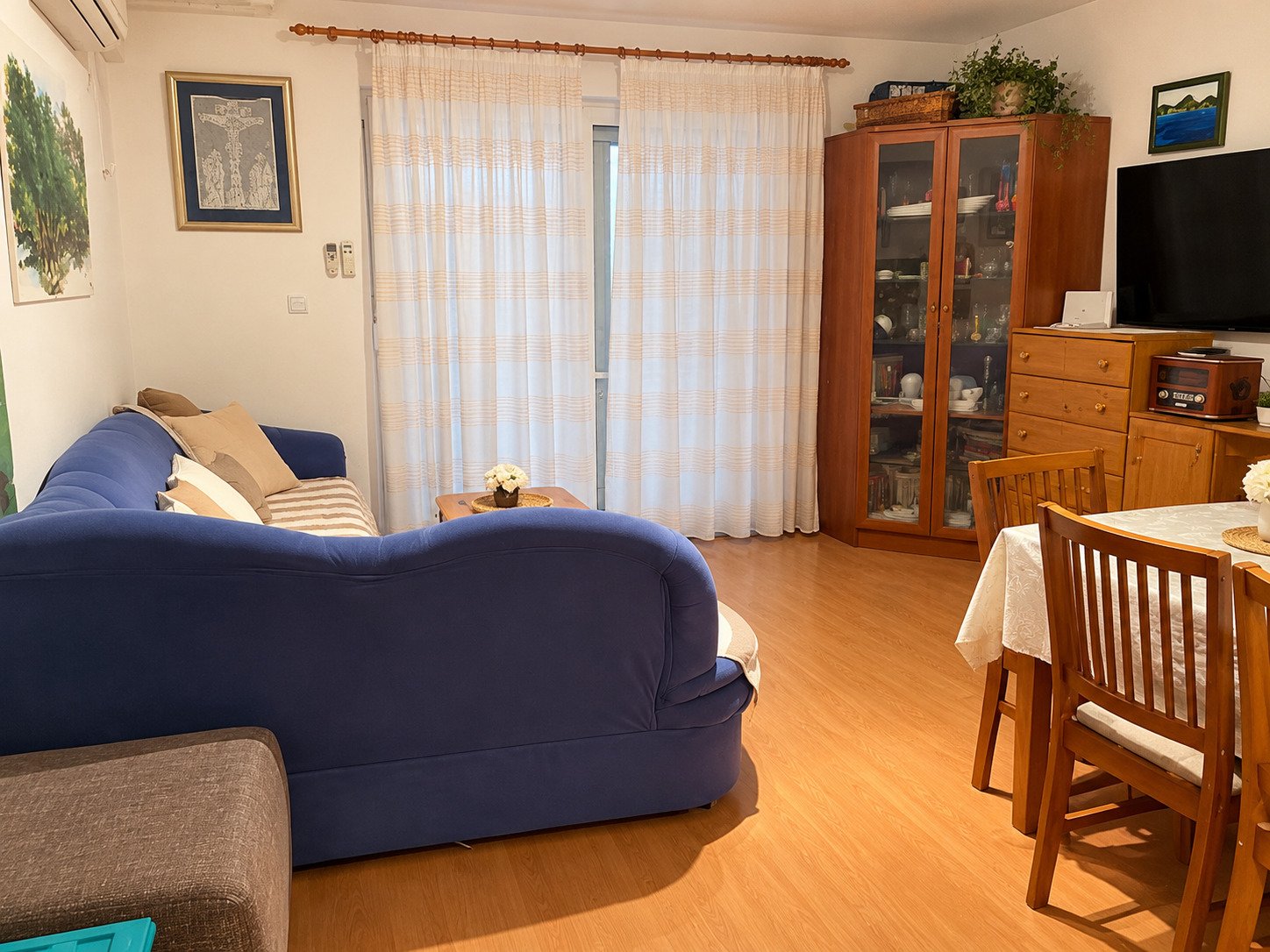 Großzügiges Haus mit drei Apartments, 400 m vom Meer entfernt, Čižići, Kroatien