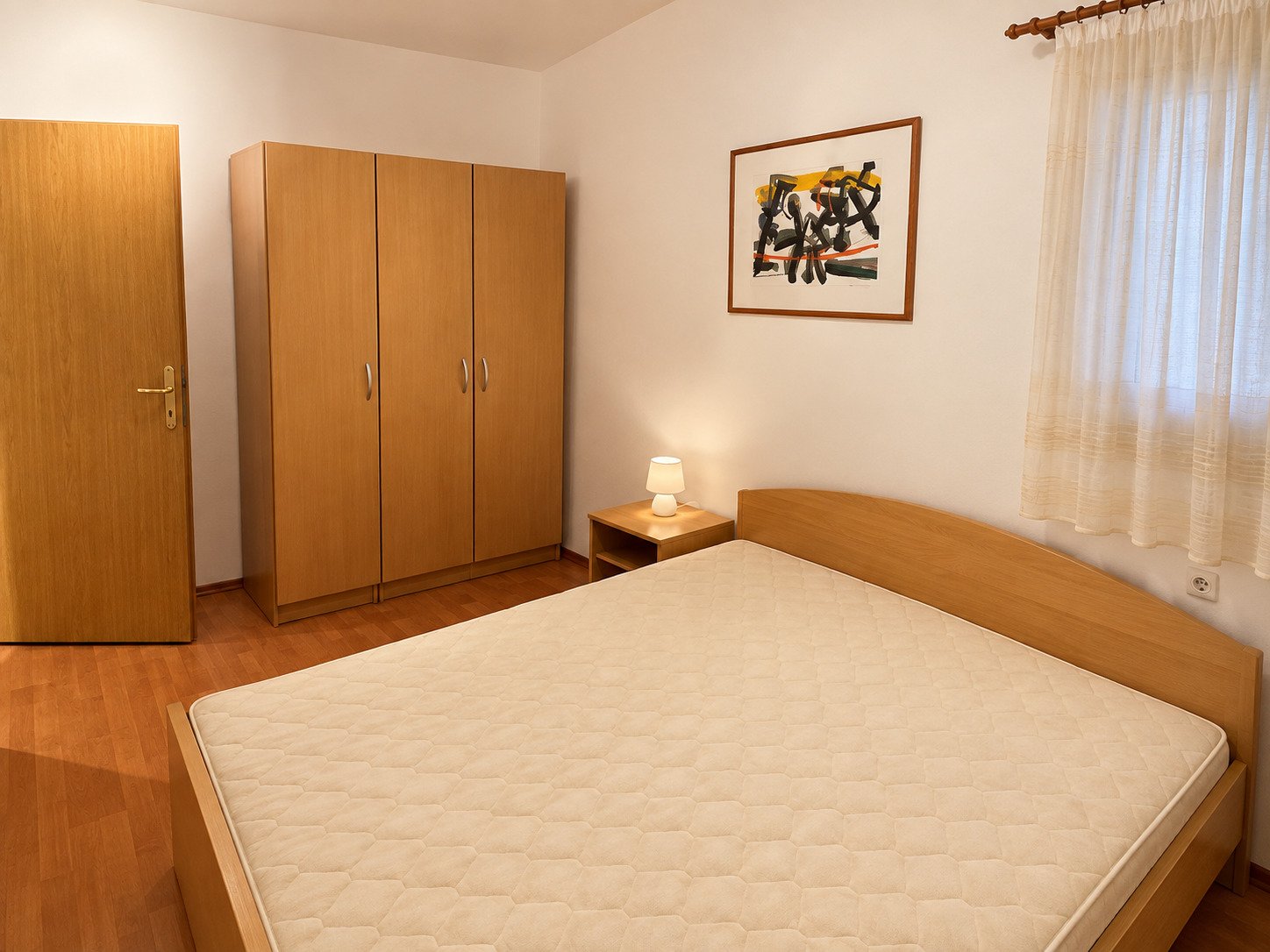 Großzügiges Haus mit drei Apartments, 400 m vom Meer entfernt, Čižići, Kroatien