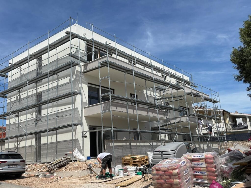Moderne Ferienwohnung mit Garten, 100 m vom Strand entfernt, Ražanj, Kroatien