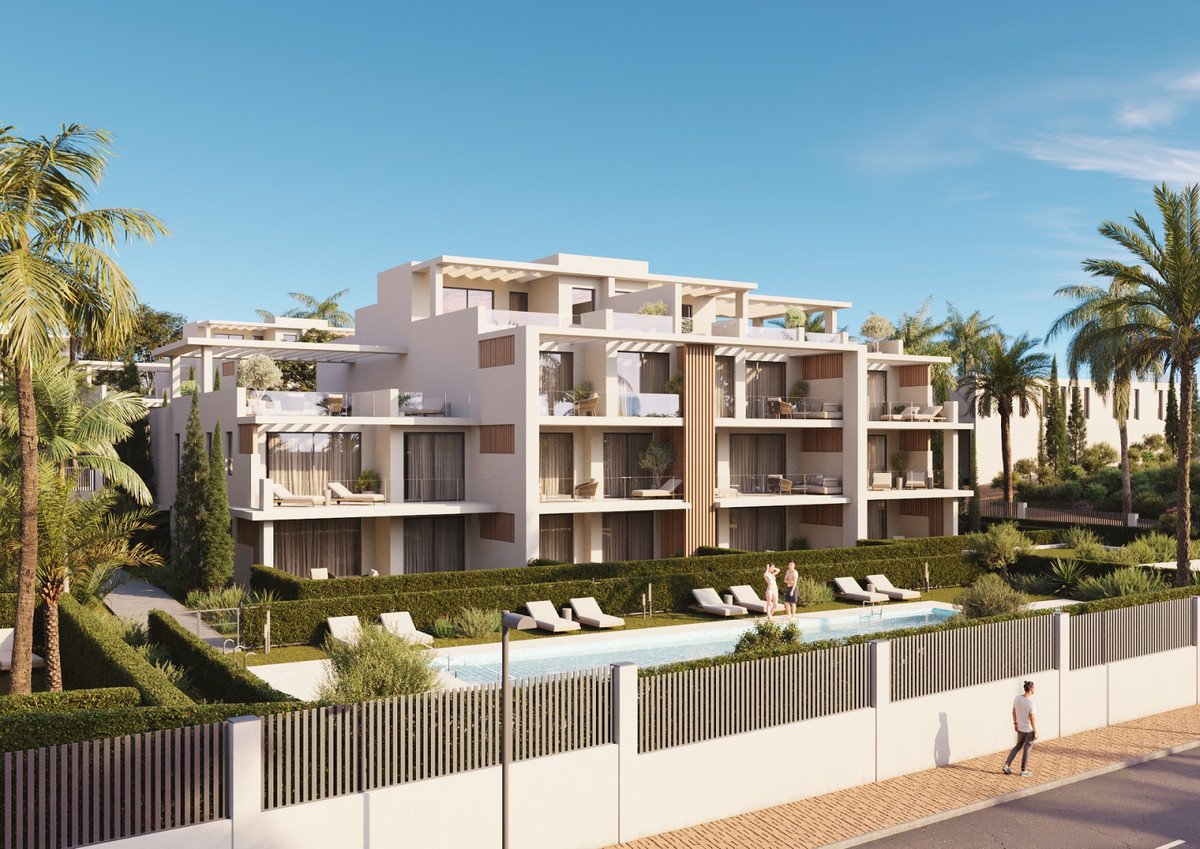 Elegante Erdgeschosswohnung mit Garten in Strandnähe, Estepona, Spanien
