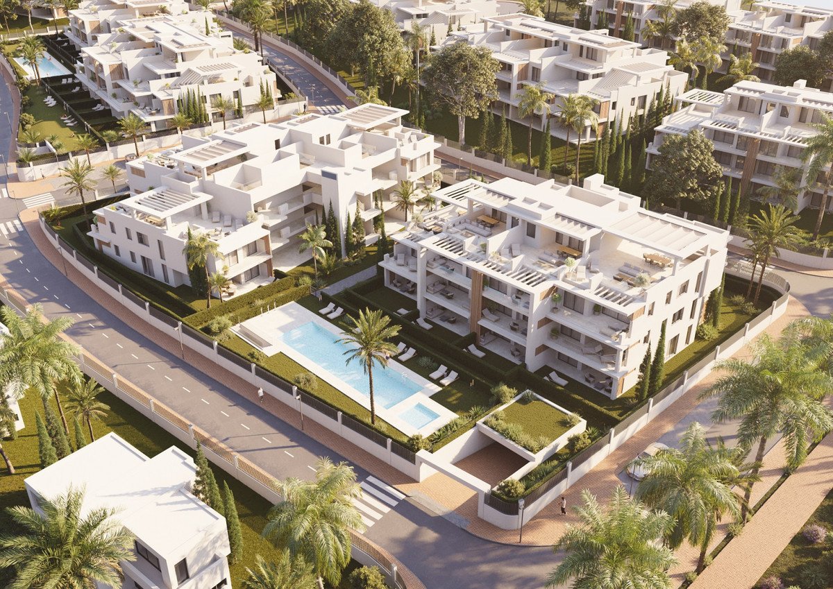 Elegante Erdgeschosswohnung mit Garten in Strandnähe, Estepona, Spanien