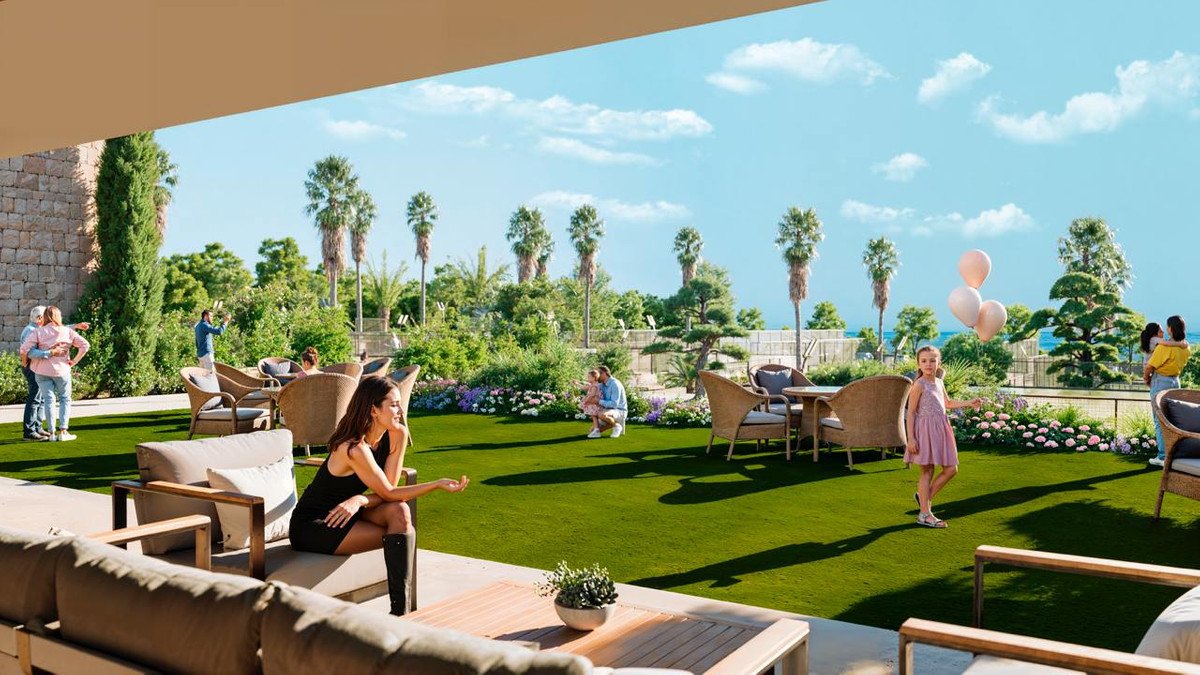 Elegante Erdgeschosswohnung mit Garten in Strandnähe, Estepona, Spanien