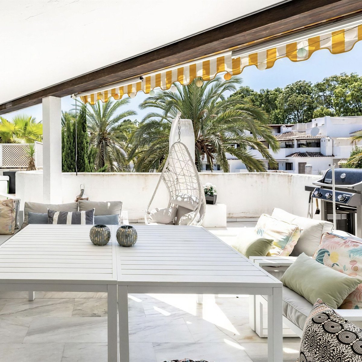 Geräumige Ferienwohnung mit touristischer Lizenz direkt am Strand von Elviria, Spanien