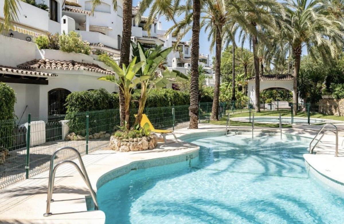 Geräumige Ferienwohnung mit touristischer Lizenz direkt am Strand von Elviria, Spanien