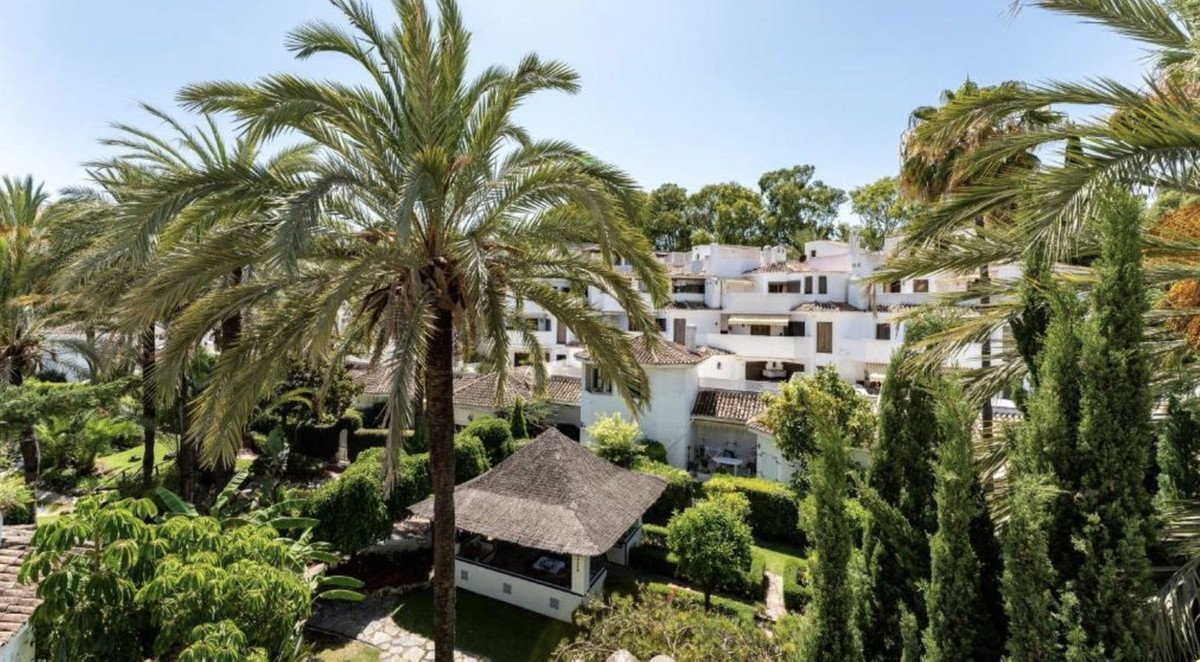 Geräumige Ferienwohnung mit touristischer Lizenz direkt am Strand von Elviria, Spanien