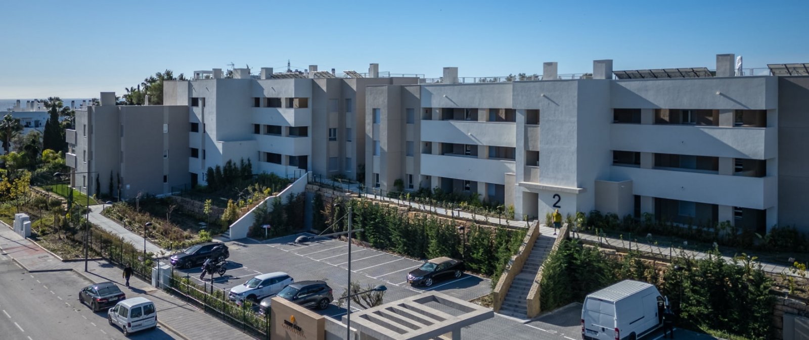 Helle Wohnung mit Terrasse und Golfblick, Estepona, Spanien